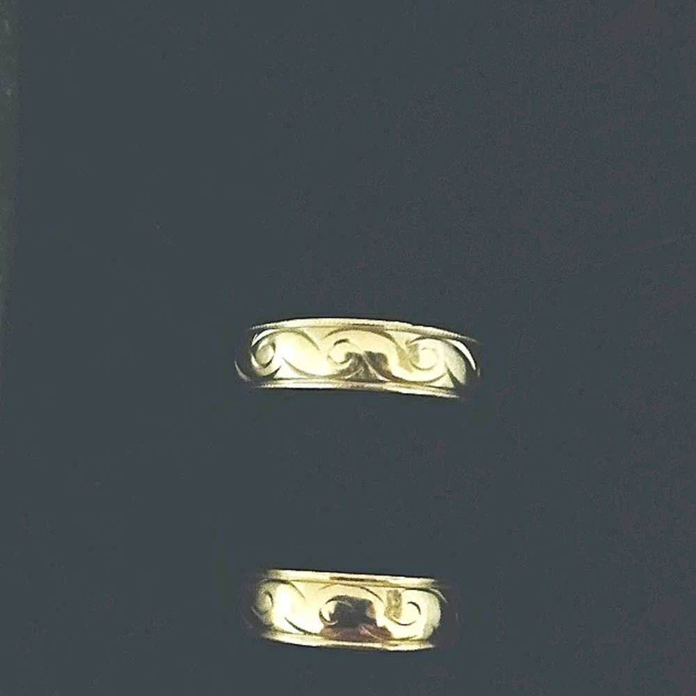 Couples, Patterned Gold Wedding Ring Set.